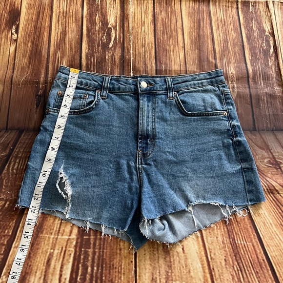 Wild Fable Women Distressed High Rise Mom Jean Shorts Size 10 - Picture 5 of 8